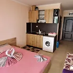 и студия в комплекс акротирия Несебр