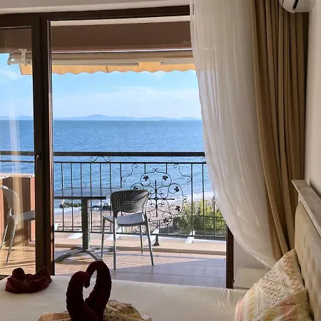 и студия в комплекс акротирия 아파트 네세부르
