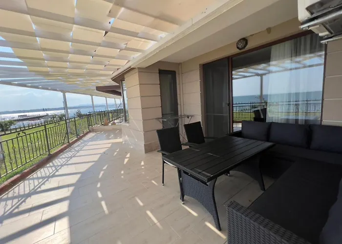 и студия в комплекс акротирия Apartman *