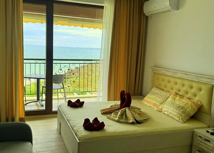 и студия в комплекс акротирия Apartman Neszebar