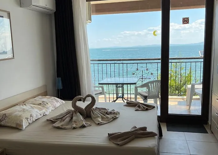 и студия в комплекс акротирия Apartman