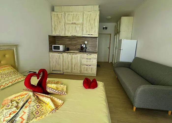 и студия в комплекс акротирия Apartman *