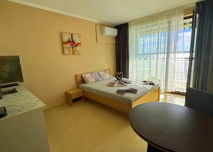 Apartman и студия в комплекс акротирия *