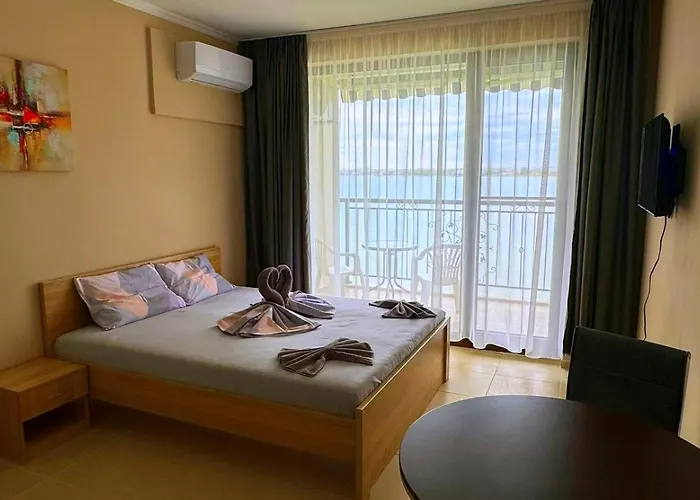 и студия в комплекс акротирия Apartman *