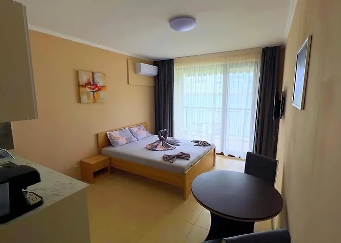 и студия в комплекс акротирия Apartman