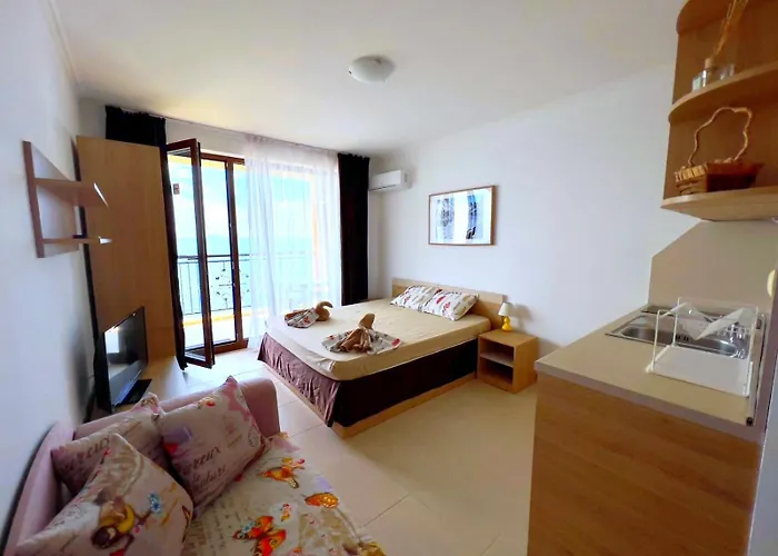 Apartman и студия в комплекс акротирия *