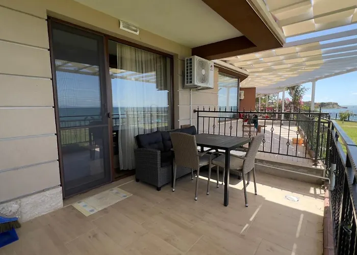 и студия в комплекс акротирия Apartman Neszebar