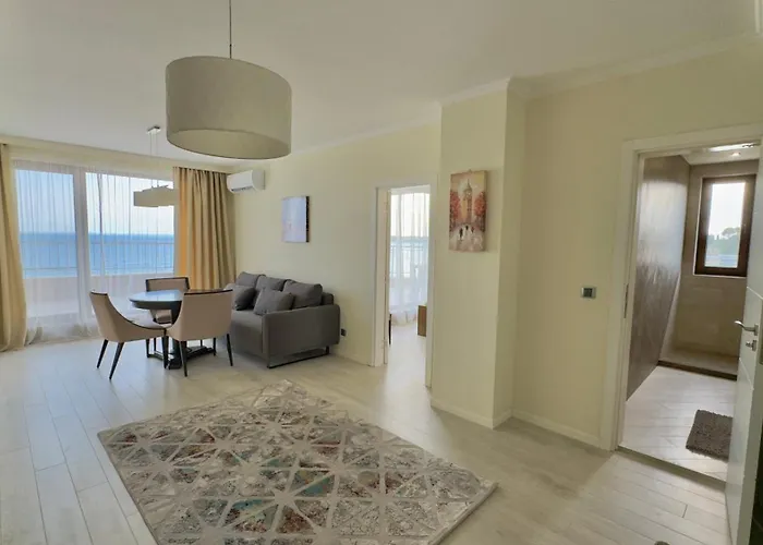 и студия в комплекс акротирия Apartman *