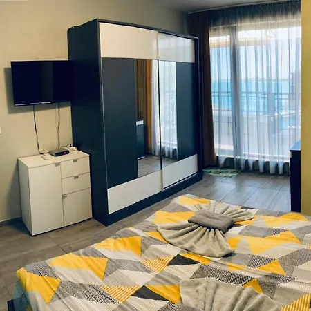 и студия в комплекс акротирия Apartment Nesebar