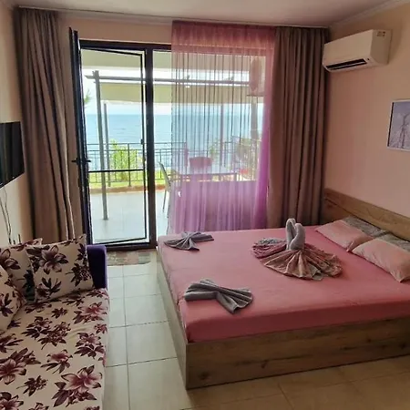 Apartamento и студия в комплекс акротирия Nesebar