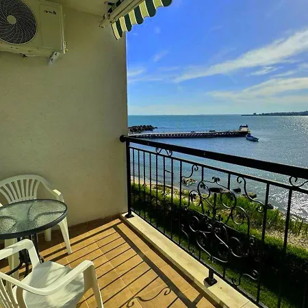 Apartamento и студия в комплекс акротирия Nesebar