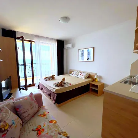 Apartamento и студия в комплекс акротирия *