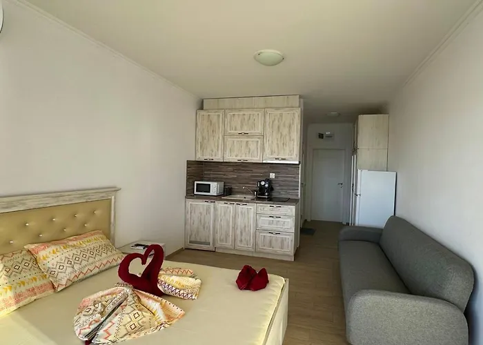 и студия в комплекс акротирия Misivri