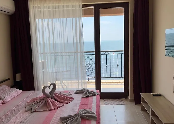 Daire и студия в комплекс акротирия