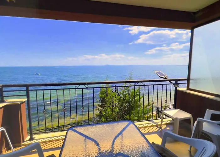 Daire и студия в комплекс акротирия